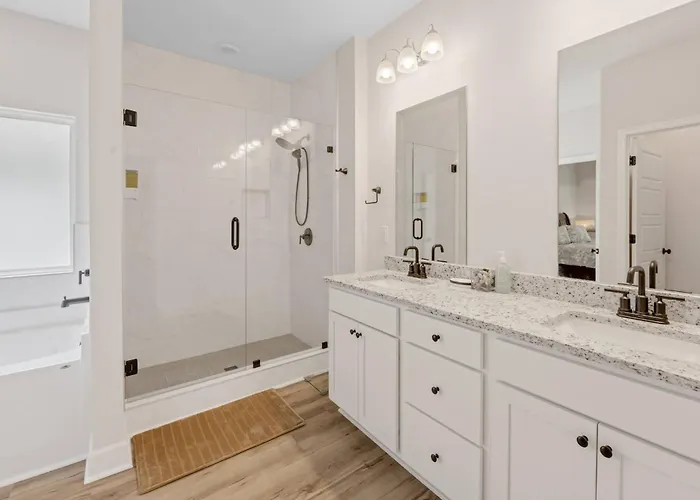 Casa de férias Spacious 4br Near Midtown & Fsu *