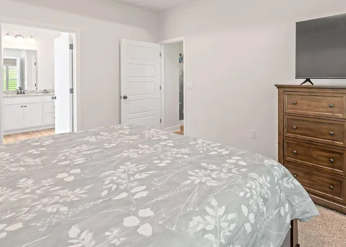 Casa de férias Spacious 4br Near Midtown & Fsu Tallahassee