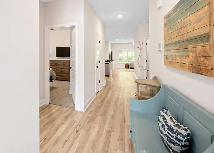 Casa de férias Spacious 4br Near Midtown & Fsu