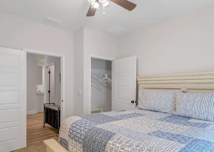Casa de férias Spacious 4br Near Midtown & Fsu *